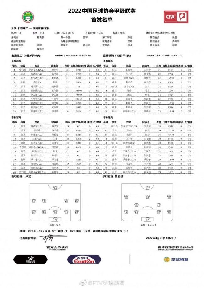 包厢里没了其他人，宋老爷子便从自己的唐装口袋里，掏出一张金色的银行卡，双手恭敬的举到叶辰面前，尊崇的说：叶大师，您昨日赐下机缘，宋某实在是感激不尽。